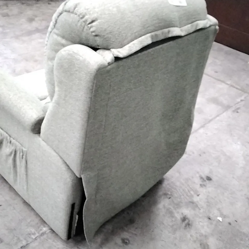 QUALITY BRITISH DESIGNER G PLAN MANUFACTURED NEWMARKET LARGE DUAL ELEVATE CHAIR - SPECKLE VINE FABRIC 