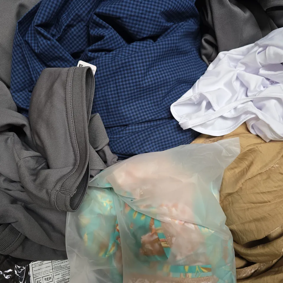 APPROXIMATELY 25 ASSORTED CLOTHING AND FASHION PRODUCTS IN VARIOUS STYLES AND SIZES - COLLECTION ONLY