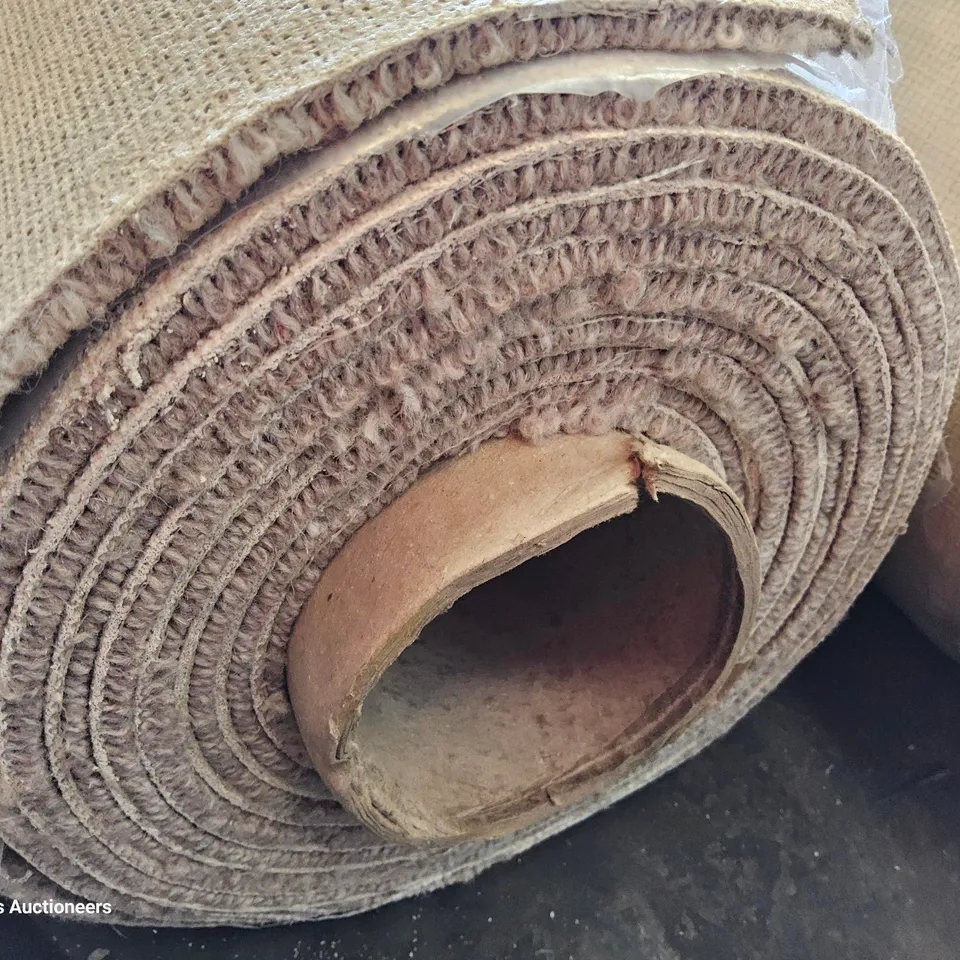 ROLL OF QUALITY TUDOR CO-ORDINATES PEBBLE CARPET APPROXIMATELY 5M × 5.5M
