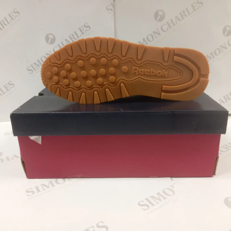BOXED PAIR OF REEBOK CLASSIC LEATHER TRAINERS UK SIZE 6 