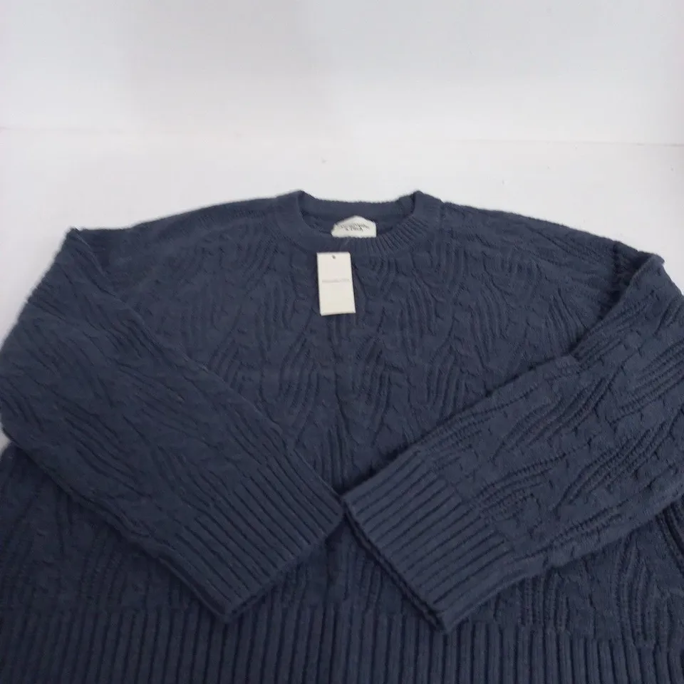 ABERCROMBIE & FITCH NAVY CABLE-KNIT JUMPER - SIZE M