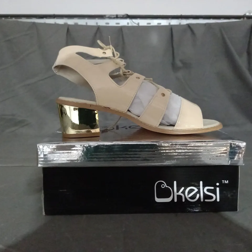 APPROXIMATELY 10 BOXED PAIRS OF KELSI BLOCK HEELED SANDALS IN BEIGE VARIOUS SIZES TO INCLUDE SIZE 7 