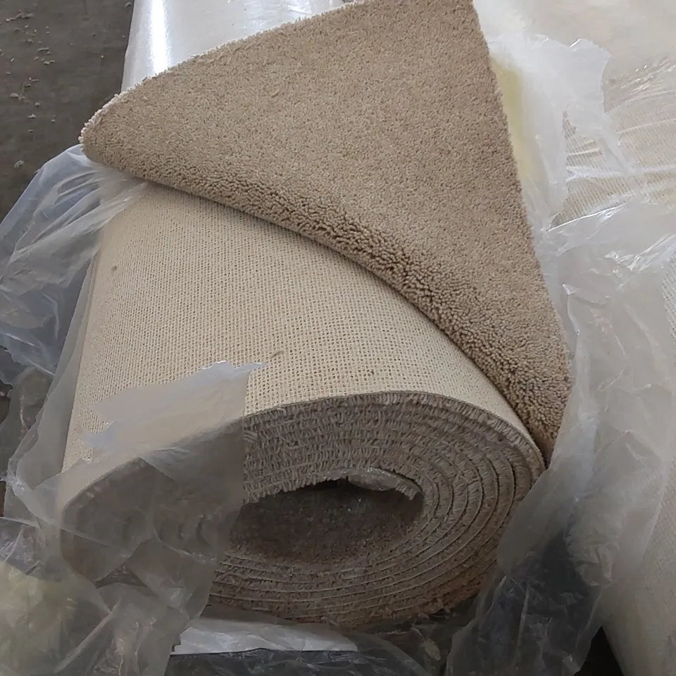 ROLL OF QUALITY TUDOR TWIST REGAL LINEN CARPET // SIZE: APPROX 5 X 6.7m