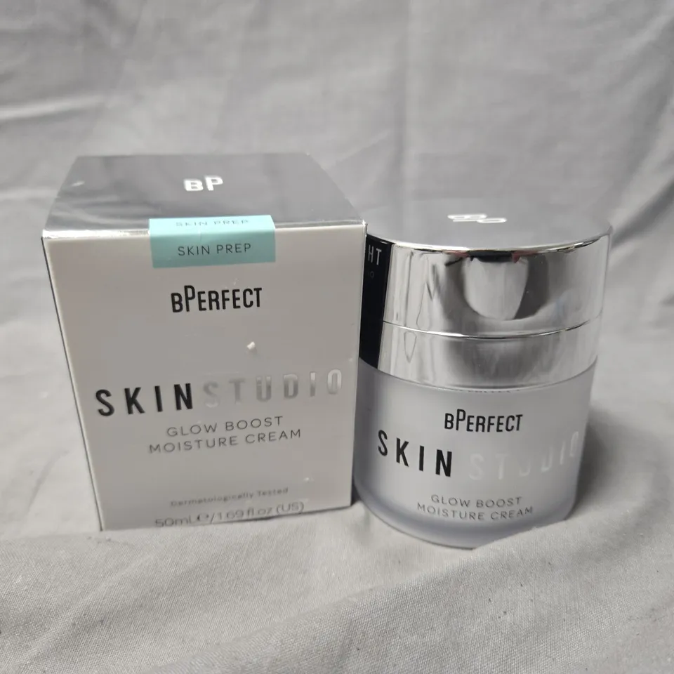 BOXED BPERFECT SKIN STUDIO GLOW BOOST MOISTURE CREAM – 50 ML