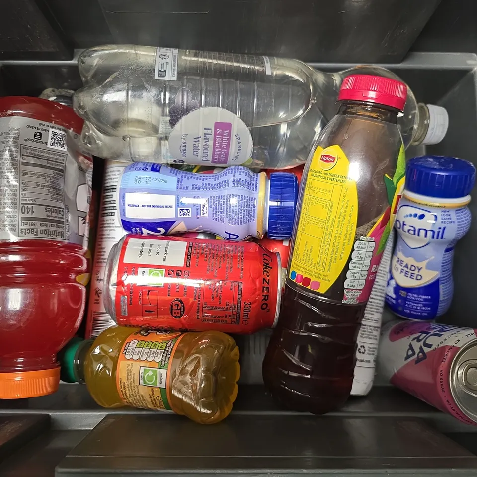 APPROXIMATELY 12 ASSORTED DRINKS TO INCLUDE COCACOLA, GATORADE FRUIT PUNCH, APTAMIL 6-12 MONTHS, ETC - COLLECTION ONLY