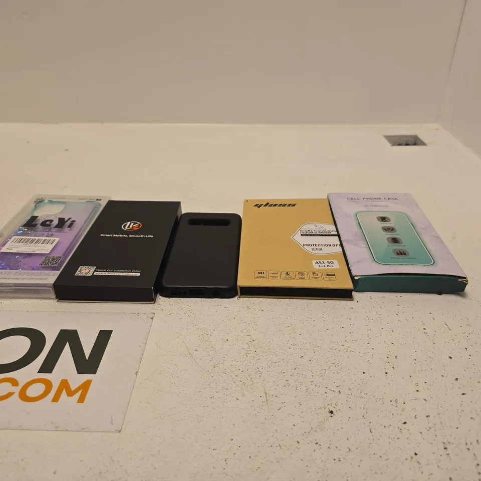 BOX OF APPROXIMATELY 30 ASSORTED PHONE CASES OF VARIOUS SIZES AND STYLES