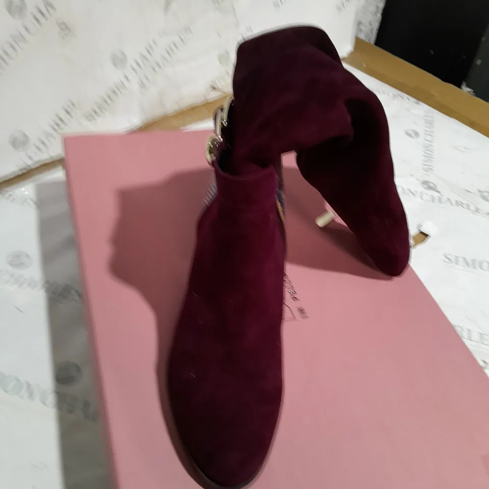 BOXED MODA IN PELLE BURGUNDY SUEDE BUCKLE BLOCK HEEL LONG BOOT
