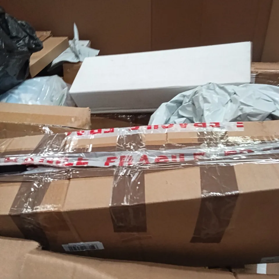 PALLET CONTAINING A LARGE QUANTITY OF ITEMS TO INCLUDE - CAT LITTER, BLINDS, TOILET SEAT ETC