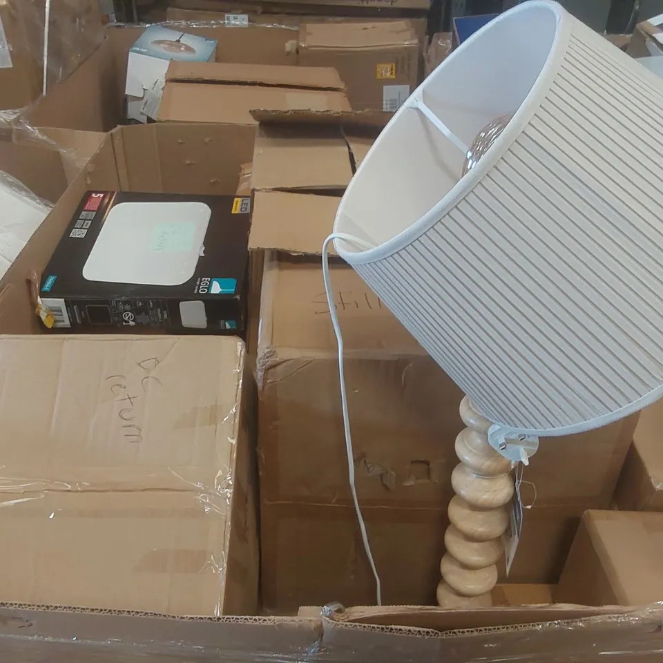 PALLET CONTAINING A VERY LARGE QUANTITY OF ASSORTED DESIGNER LIGHTING PRODUCTS TO INCLUDE: CEILING LIGHTS, WALL LIGHTS, FLOOR LAMP ECT