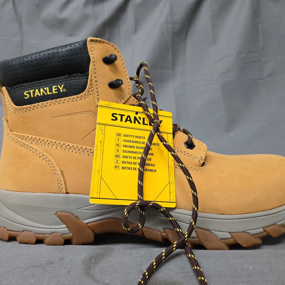 BOXED PAIR OF STANLEY TRADESMAN SAFETY ANKLE BOOTS IN HONEY UK SIZE 10