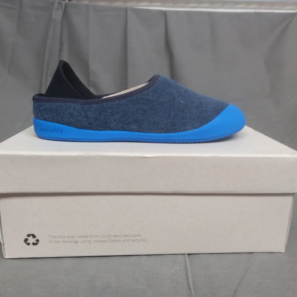 BOXED PAIR OF MAHABIS CURVE SHOES IN BLUE UK SIZE 5-6