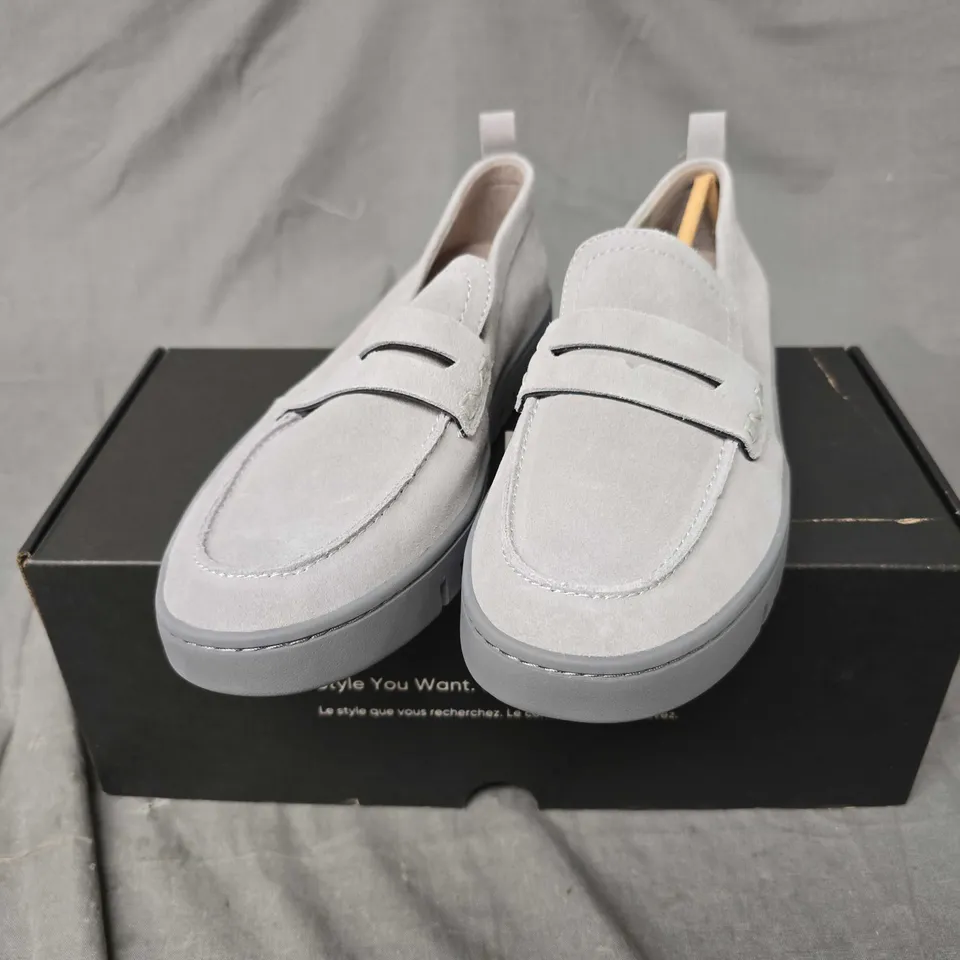 BOXED PAIR OF VIONIC UPTOWN SANDALS - 7