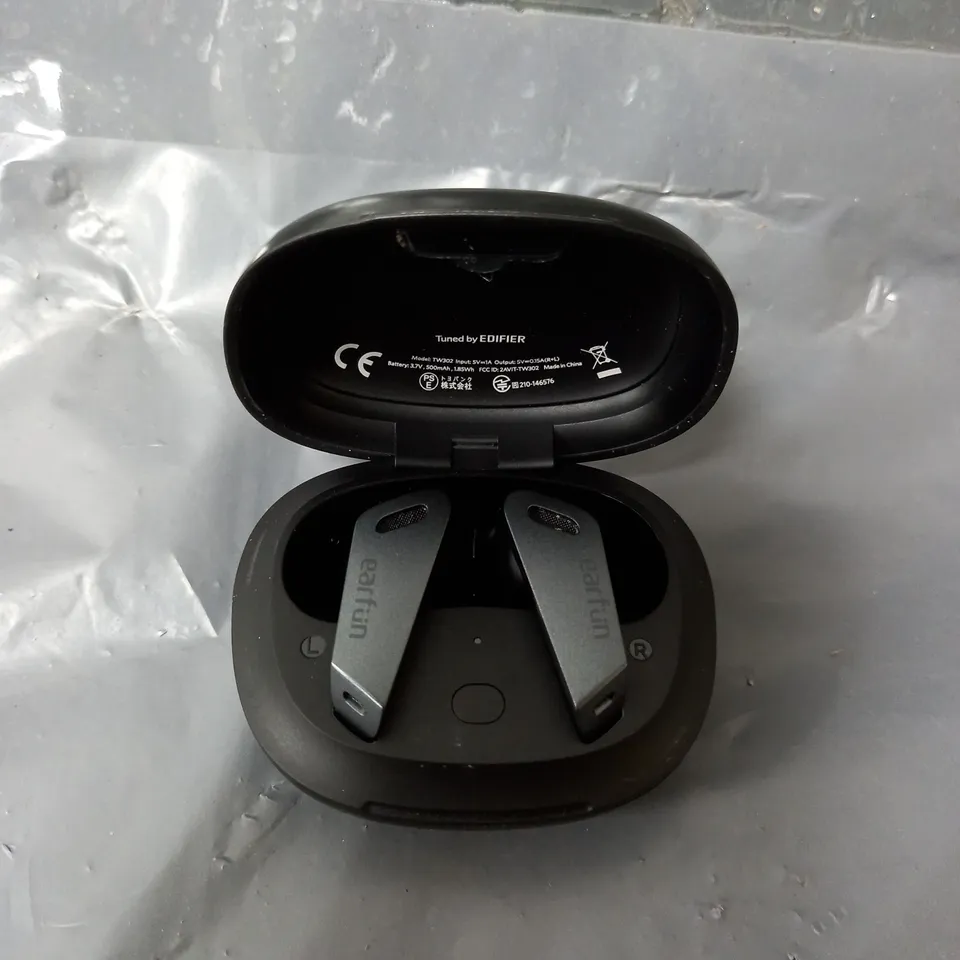 BOXED EARFUN WIRELESS EARBUDS AIR PRO IN BLACK