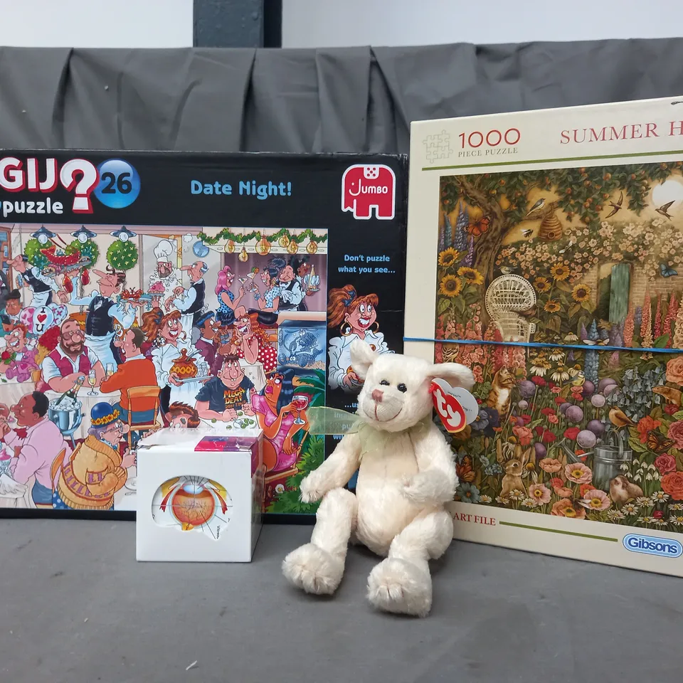 BOX OF APPROXIMATELY 20 ASSORTED TOYS AND GAMES TO INCLUDE DATE NIGHT MYSTERY PUZZLE, HUMAN ANATOMY STUDY CUBE, ETC - COLLECTION ONLY