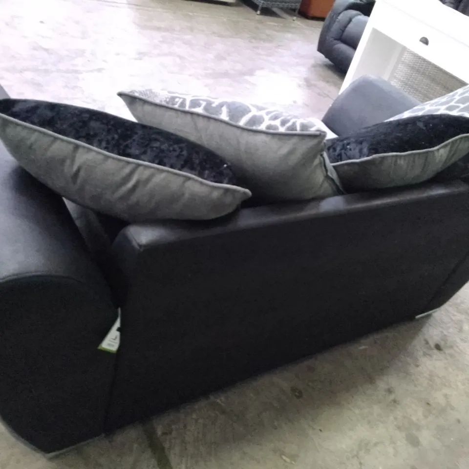 QUALITY DESIGNER 2 SEATER SOFA - GREY FABRIC/BLACK LEATHER