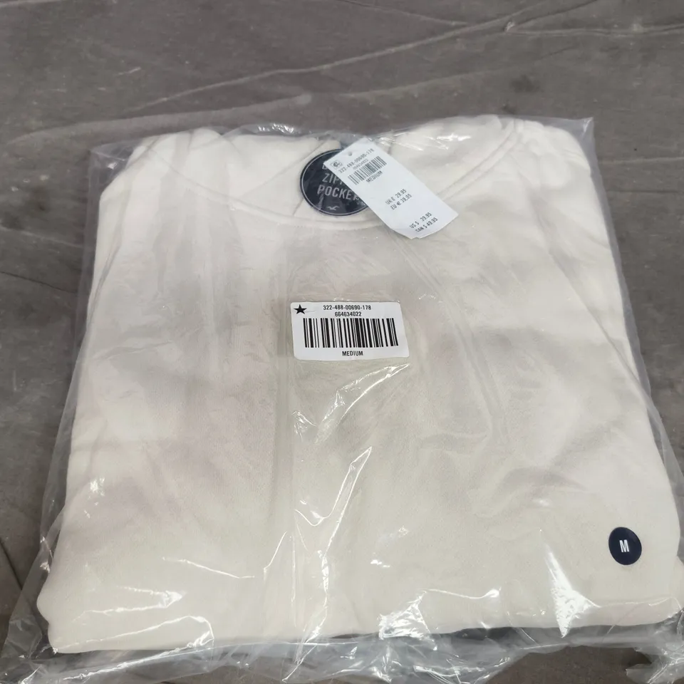 BAGGED HOLLISTER FEEL GOOD BOXY HOODIE IN CREAM - MEDIUM