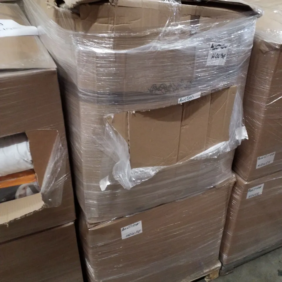 PALLET CONTAINING ASSORTED PILLOWS & CUSHIONS