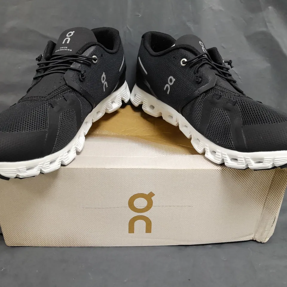 BOXED PAIR OF ON CLOUD 5 TRAINERS IN BLACK/WHITE SIZE UK 10