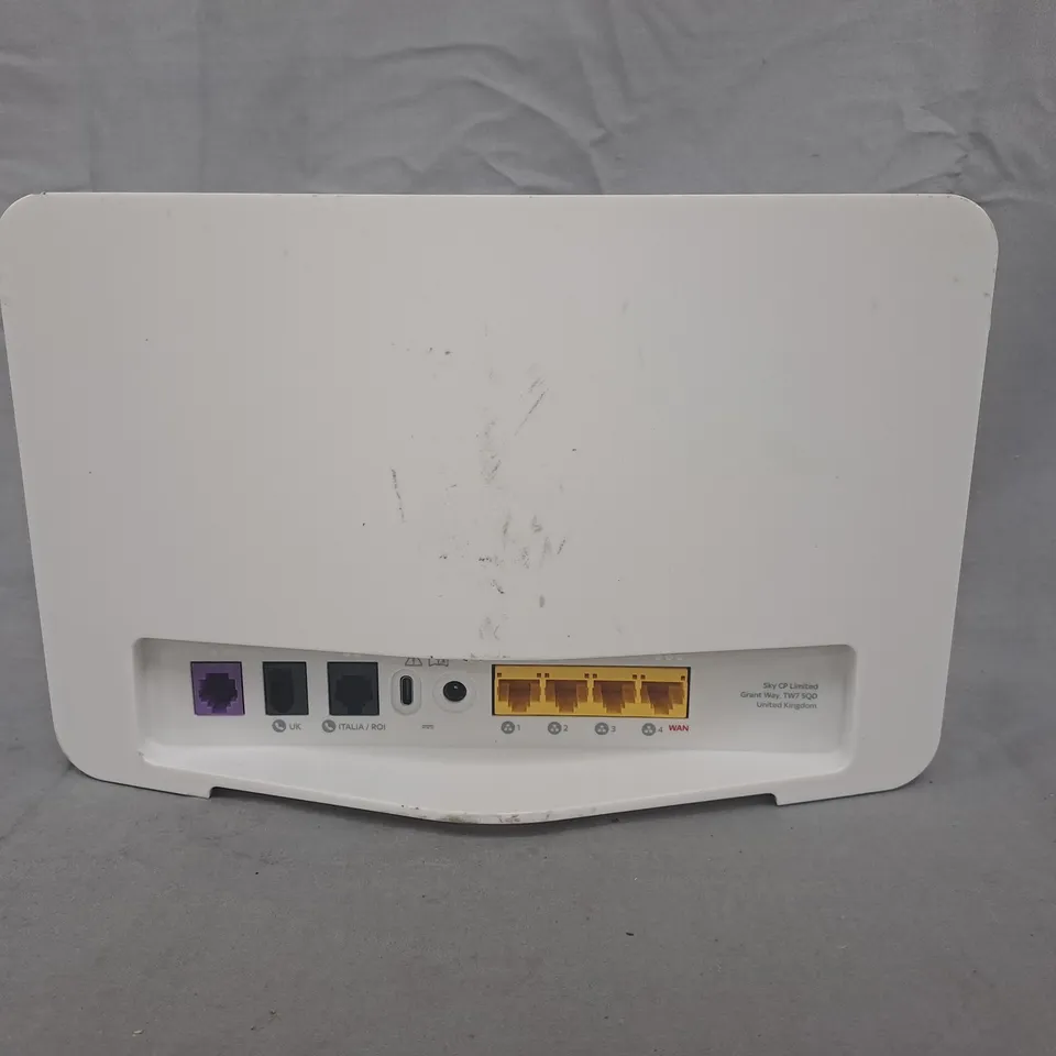 SKY SR213-02 UK WHITE WIRELESS ROUTER