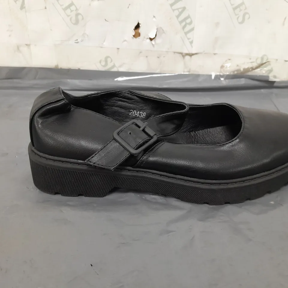 APPROXIMATELY 10 PAIRS OF LILLEY'S BLACK BUCKLE OPEN TOP SHOES IN SIZE 2