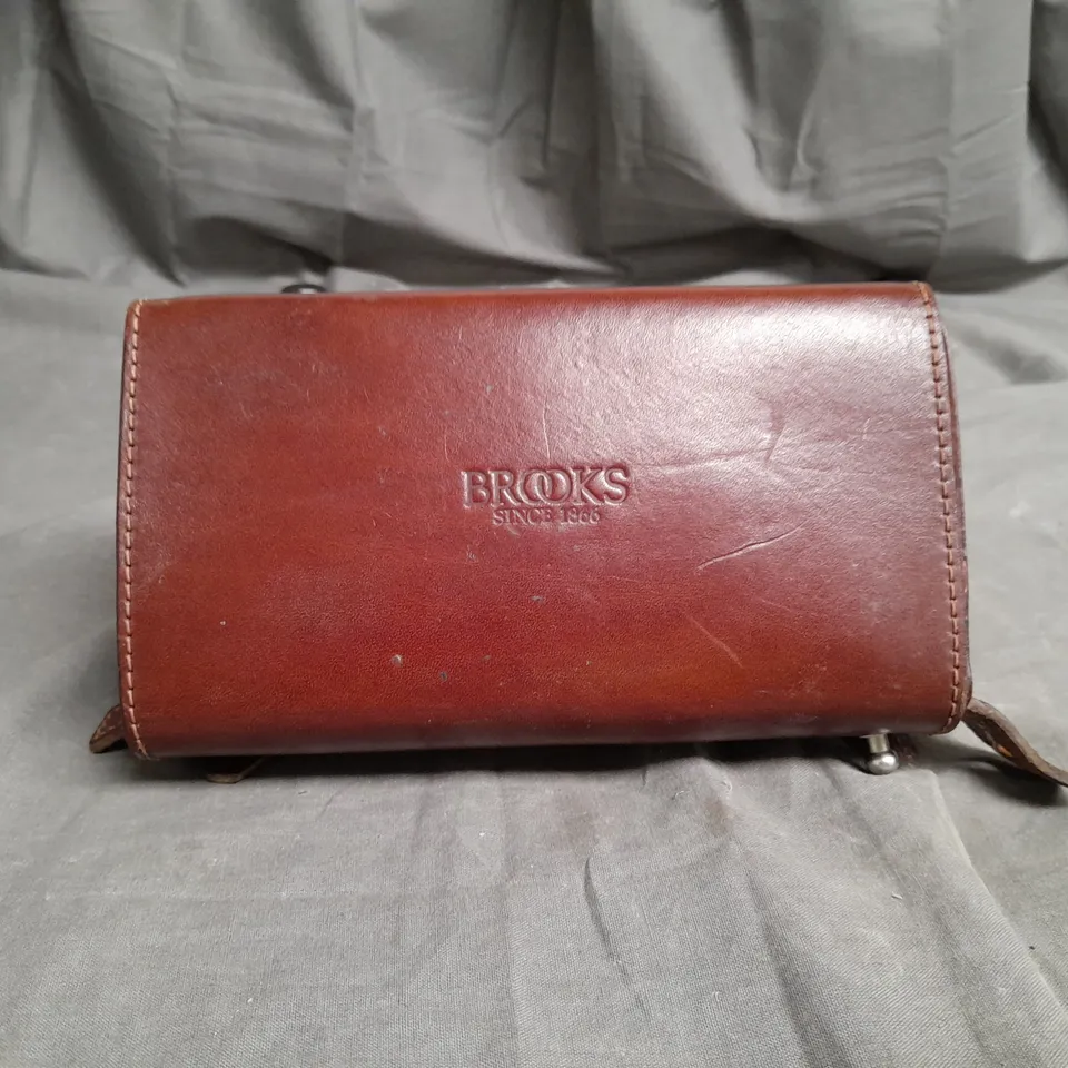 BROOKS ENGLAND D SHAPED SADDLE BAG