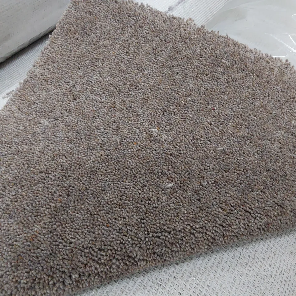 ROLL OF QUALITY BURFORD TWISTCARPET APPROXIMATELY 5M × 8.54M