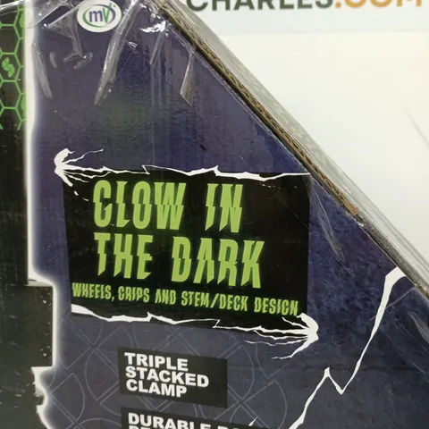 STUNTG GLOW IN THE DARK SCOOTER – TRIPLE CLAMP, WHEELS, GRIPS & DECK DESIGN