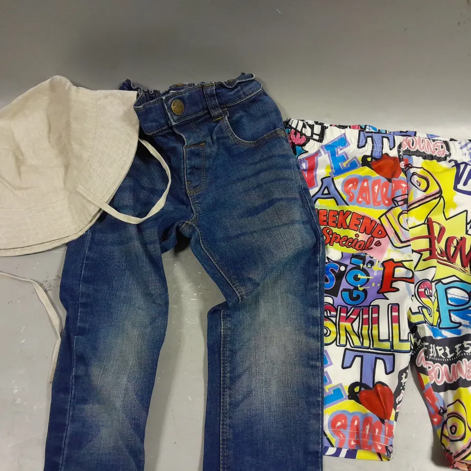 APPROXIMATELY 20 ASSORTED CHILDRENS CLOTHING PRODUCTS IN AGES RANGING FROM 0-5YRS 