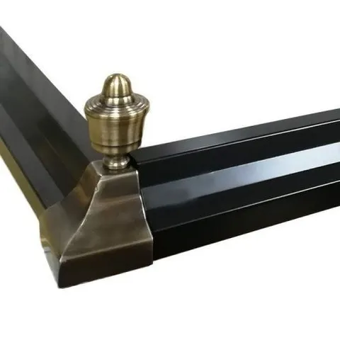 BOXED INGLENOOK BLACK & BRASS EXTENDING FENDER