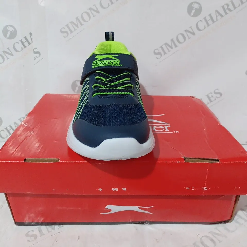 BOXED PAIR OF SLAZENGER SOLACE CHILDRENS TRAINERS IN NAVY/LIME UK SIZE C13