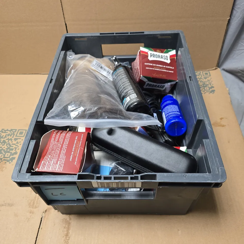 TOTE OF APPROXIMATELY 15 ASSORTED COSMETIC ITEMS TO INCLUDE PRORASO SHAVING SOAP, HARRYS BALM, TEXTURIZING SALT SPRAY ETC