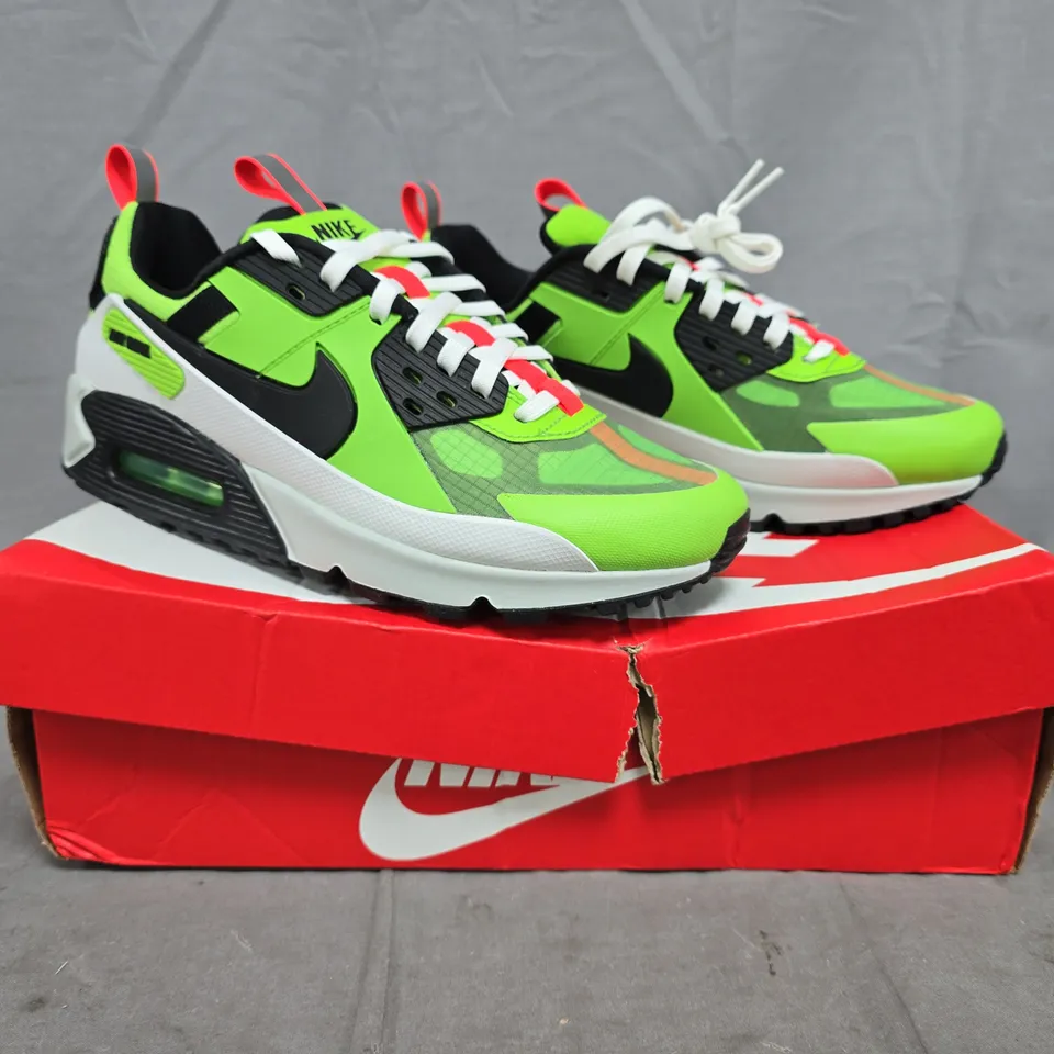 BOXED PAIR OF NIKE AIR MAX 90 DRIFT TRAINERS IN GREEN/BLACK SIZE UK 6