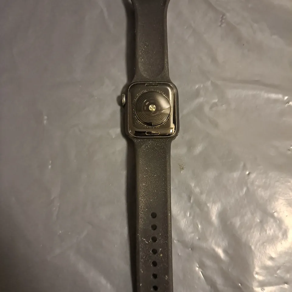 APPLE WATCH SE IN BLACK 40MM