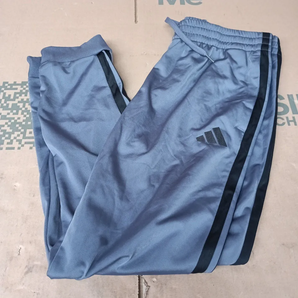 ADIDAS 3 STRIPE TRACKSUIT BOTTOMS IN VIOLET - LARGE