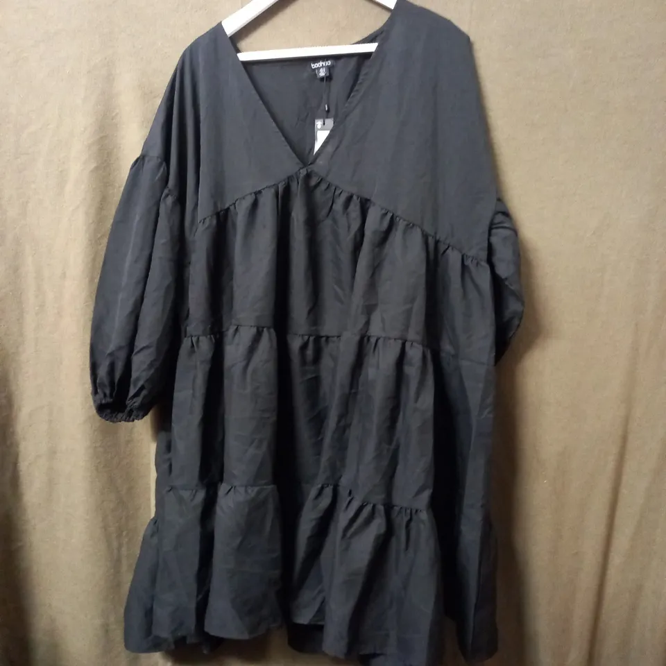 BOOHOO PLUS WOVEN TIERED PUFF SLEEVE SMOCK DRESS - BLACK - UK 22