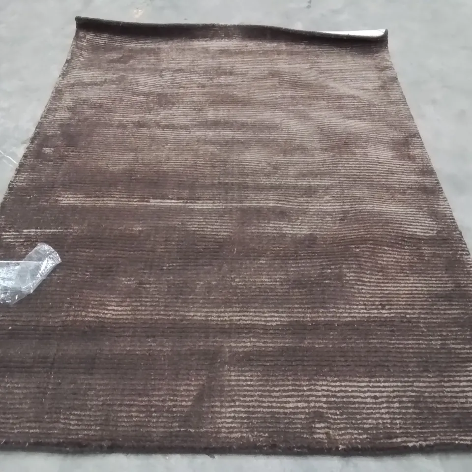 QUALITY DESIGNER AREA RUG - APPROXIMATELY 170X120CM