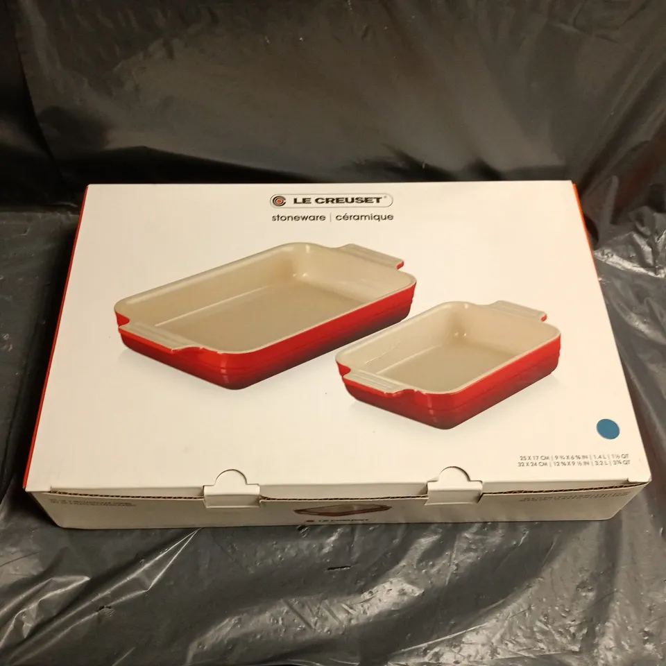 LE CREUSET STONEWARE RECTANGULAR BAKE DISH SET (2 PIECES) – RED EXTERIOR, IVORY INTERIOR