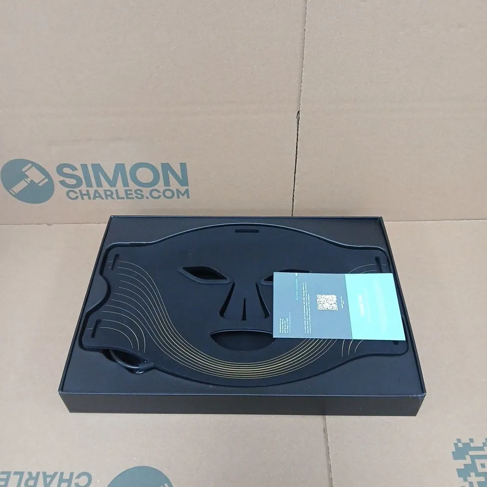 LED FACE MASK LIGHT THERAPY DEVICE BOXED