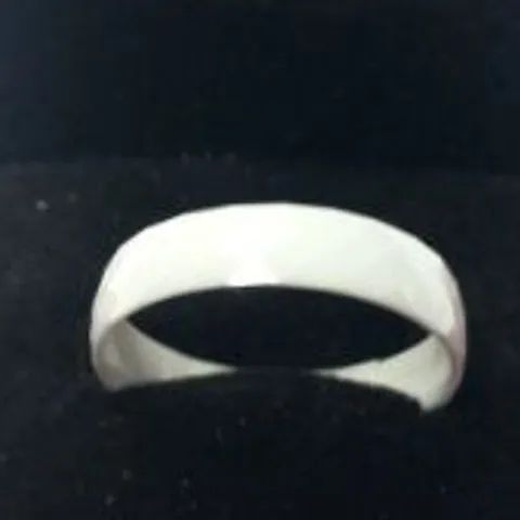 BERING WHITE CERAMIC PATTERNED INNER RING SIZE 8