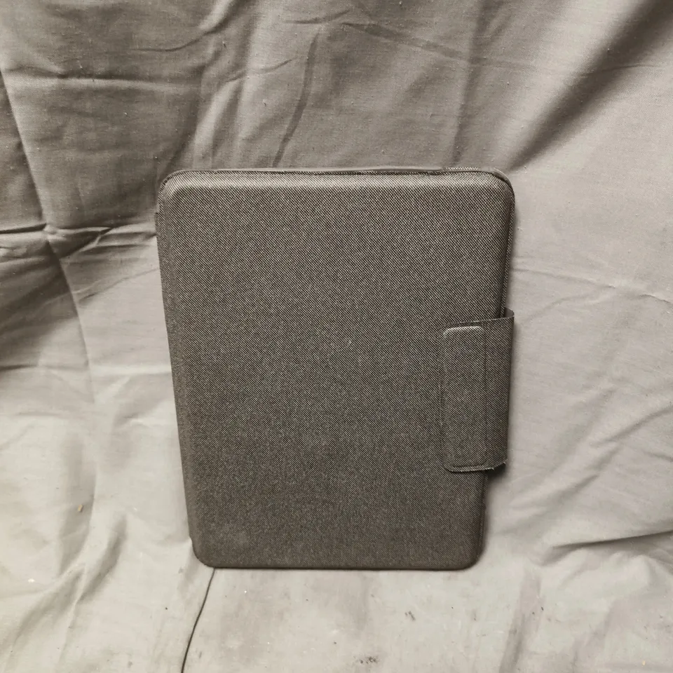  LOGITECH FOLIO TOUCH KEYBOARD CASE (COMPATIBLE FOR IPAD AIR 11-INCH (M2 & M3), IPAD AIR (4TH & 5TH GEN)) (YU0043)