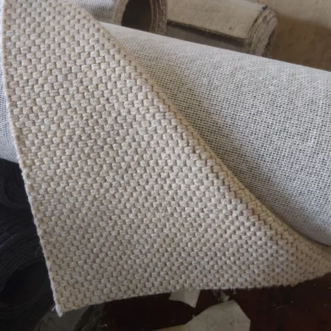ROLL OF QUALITY LAKELAND ULLSWATER LATTICE CARPET - APPROXIMATELY 4 x 2.83m