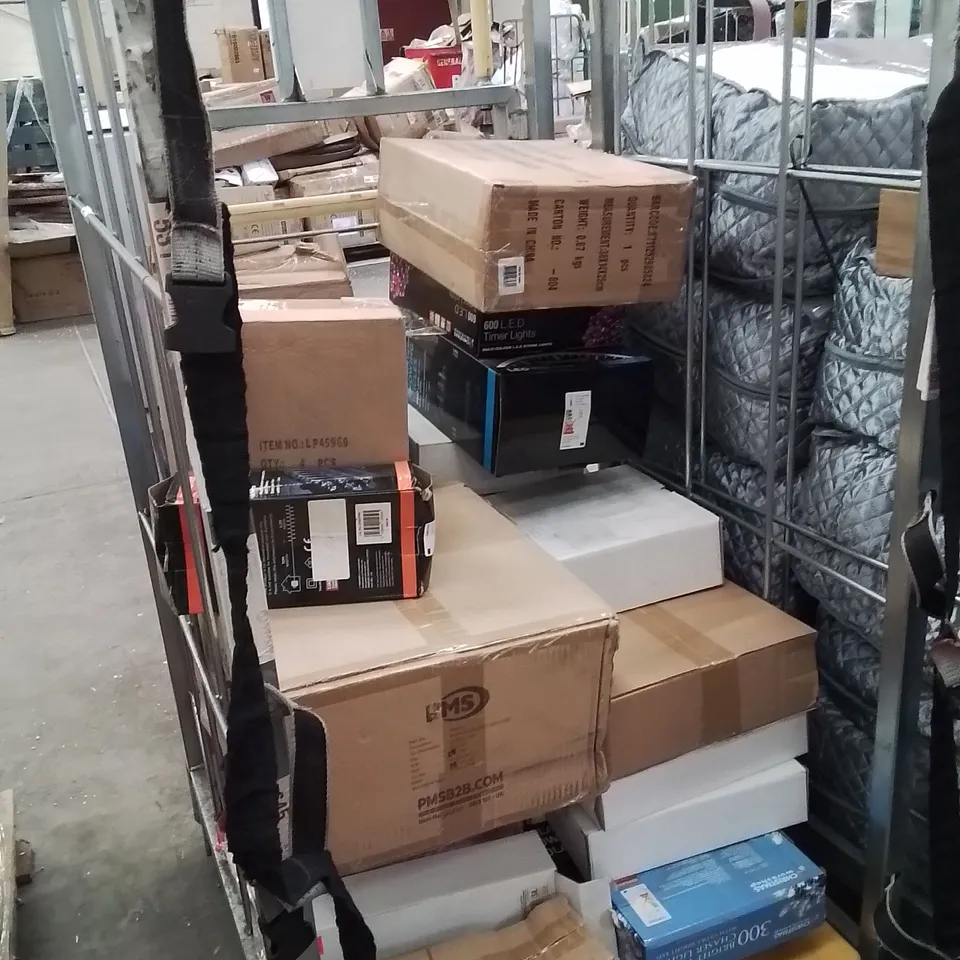 CAGE OF ASSORTED LIGHTING PRODUCT AND OTHER ASSORTED HOUSEHOLD PRODUCTS 