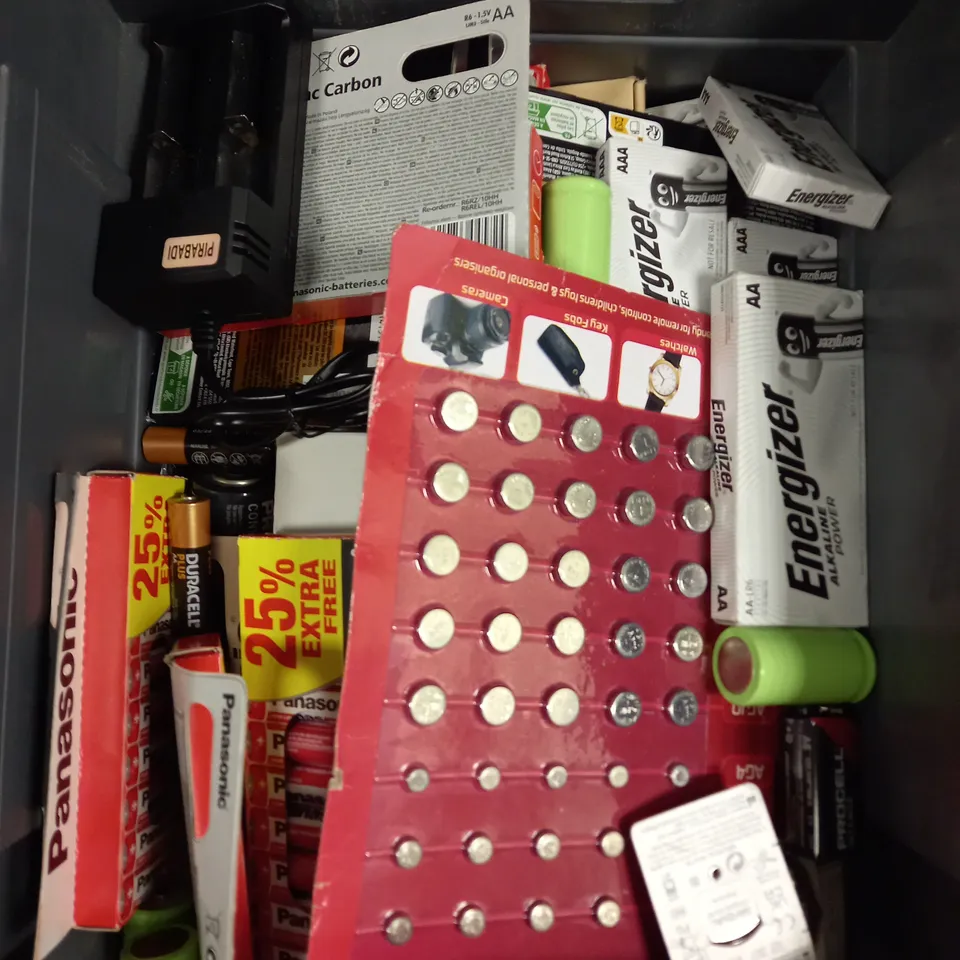 APPROXIMATELY 40 ASSORTED BATTERY PRODUCTS TO INCLUDE AA, AAA, BUTTON CELL ETC - COLLECTION ONLY 