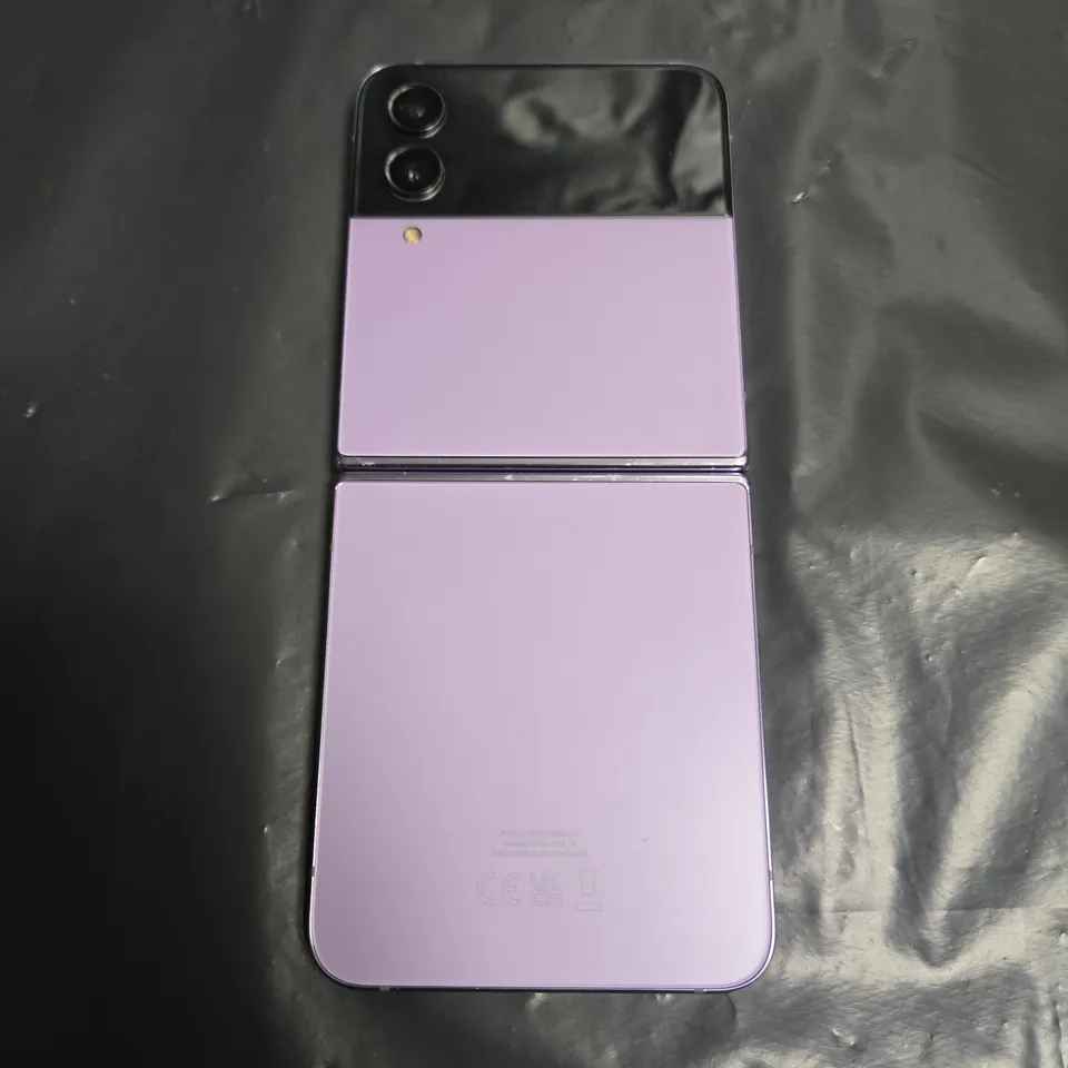 SAMSUNG GALAXY Z FOLD SMARTPHONE (MODEL UNSPECIFIED)