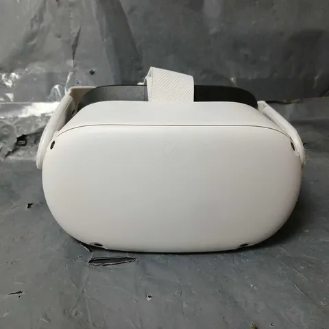 META QUEST 2 VR HEADSET 