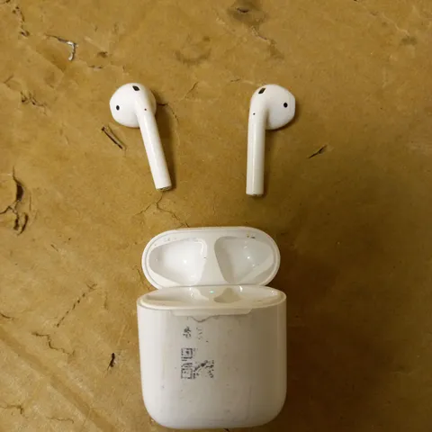 APPLE AIRPODS