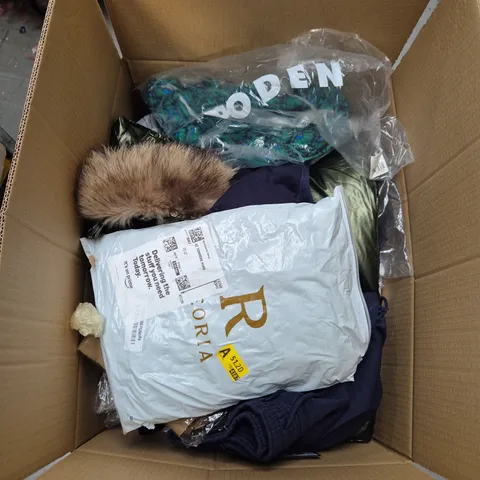 APPROXIMATELY 25 ASSORTED CLOTHING AND FASHION PRODUCTS IN VARIOUS STYLES AND SIZES - COLLECTION ONLY