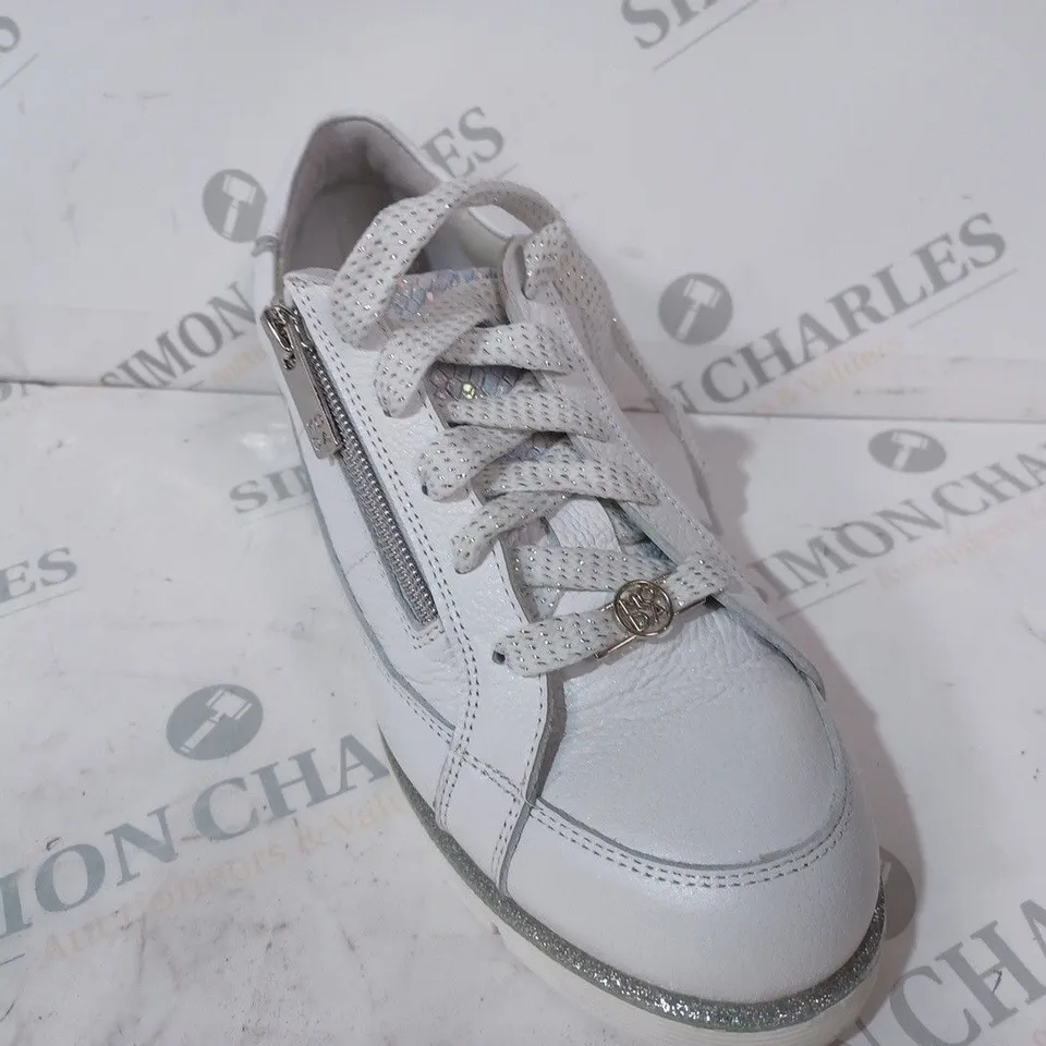 BOXED MODA IN PELLE GENE LEATHER TRAINERS IN WHITE SIZE 6
