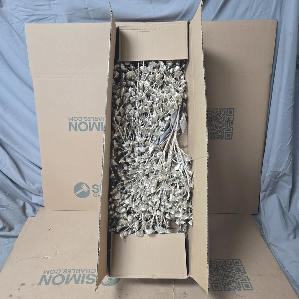 BOX OF APPROXIMATELY 11 X GISELA GRAHAM SILVER FLOWER DECORATIONS 