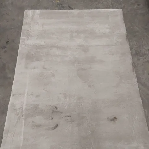 QUALITY DESIGNER AREA RUG - APPROXIMATELY 167 CM X 123 X